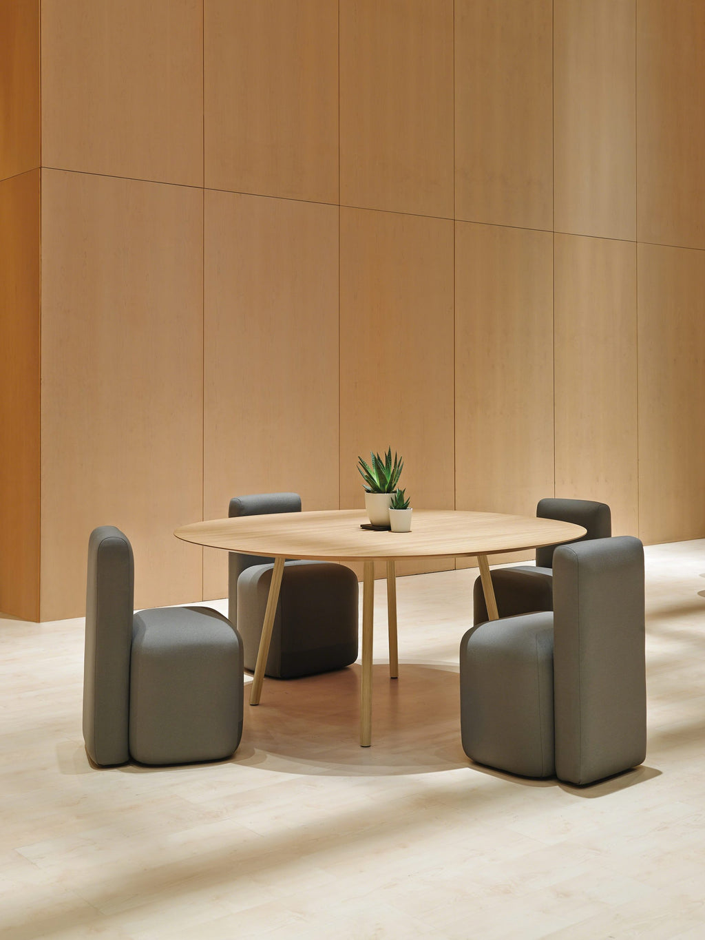 Maarten Round Table